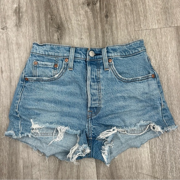 Levi’s 501 Jean Shorts Medium Wash Button Fly Denim Americana Size 24 - Picture 4 of 7